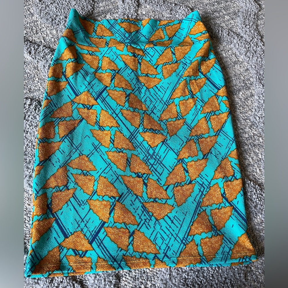 Never worn Lularoe Cassie pencil skirt size medium blue and orange color